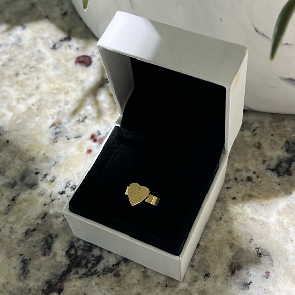 Gucci Gold Heart Ring - Picture 1 of 2